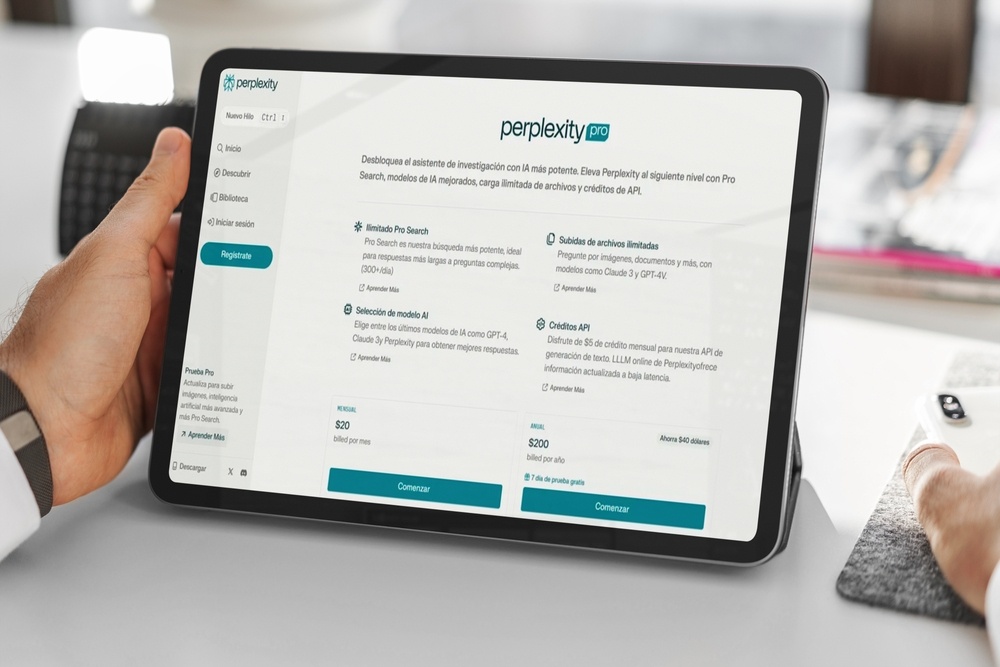 TradingKey - Perplexity ซึ่งเป็นสตาร์ทอัพดาวรุ่งในวงการ AI ได้ทำการเสนอซื้อตัวเบราว์เซอร์ Chrome ของ Google ในราคาสูงถึง 34.5 พันล้านดอลลาร์ ข้อเสนอถูกส่งถึง Google เมื่อเช้าวันอังคารที่ 12 สิงหาคม ก่อนหน้านี้ในเดือนเมษายน OpenAI อีกหนึ่งผู้นำในวงการ AI ก็แสดงความสนใจที่จะซื้อ Chrome เช่นกัน